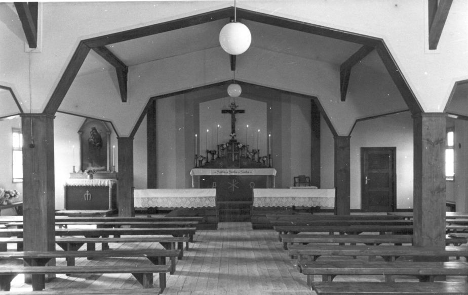 Innenansicht der Barackenkirche in Trutzhain um 1950